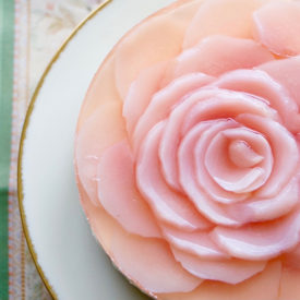 桃のババロアケーキ